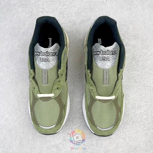 נעלי New Balance בשני דגמים, 990v3 בחום או ירוק זית ו-990v6 בשחור או אפור, תמונה 17