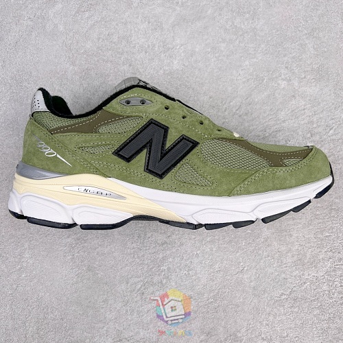 נעלי New Balance בשני דגמים, 990v3 בחום או ירוק זית ו-990v6 בשחור או אפור, תמונה 18