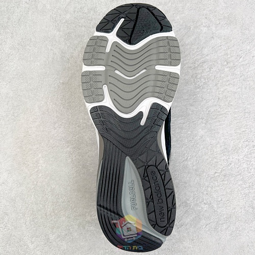 נעלי New Balance בשני דגמים, 990v3 בחום או ירוק זית ו-990v6 בשחור או אפור, תמונה 19