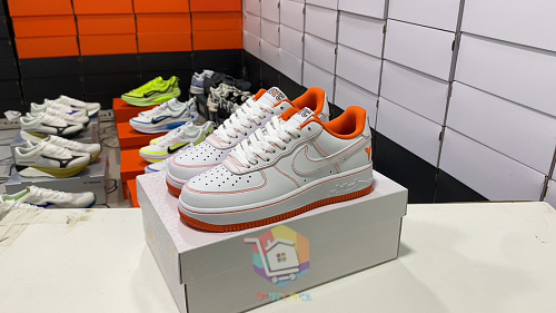 נעלי Nike Air Force 1 Low בשתי מהדורות, Kobe Protro לבן-כתום ו-Skeleton לבן, תמונה 2