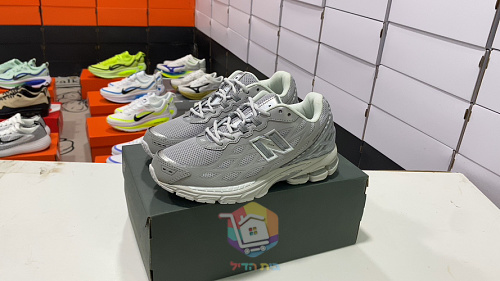 נעלי New Balance בשני דגמים, 1906W בשחור, טורקיז-אפרסק, לבן או כסף ו-509 שחור מטאלי, תמונה 37