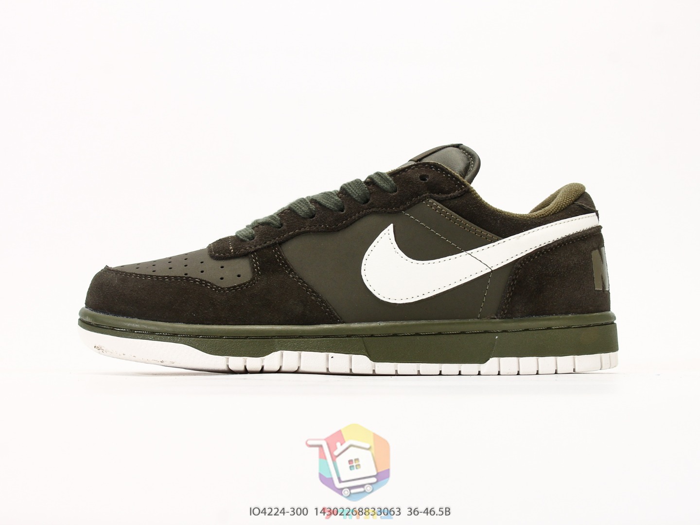 حذاء Nike Big Nike Low، زيتي أو أخضر وأبيض