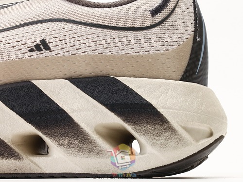 נעלי ריצה adidas Hyperboost Lite, שמנת-שחור, חום-ליים, שחור, תמונה 4