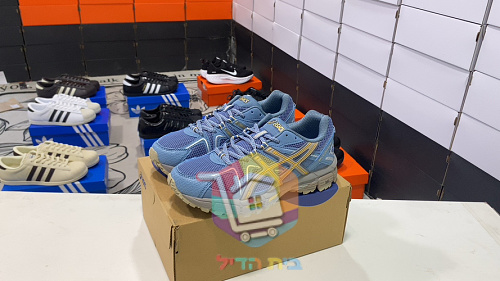 נעלי שטח ASICS Gel-Kahana 8, שמנת-חום, כחול-זהב 10