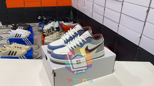 Air Jordan 1 Low Boucle sneakers, blue, white and burgundy 9