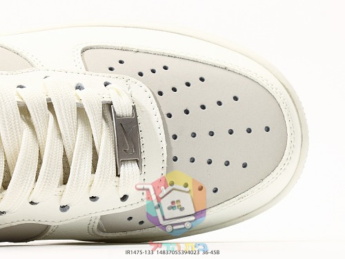 Baskets Nike Air Force 1 '07 LV8, écru et gris clair 1