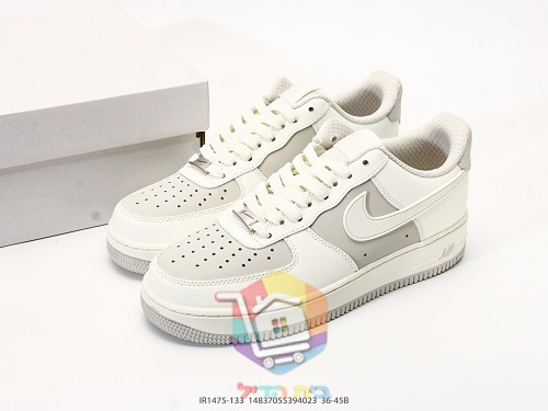 Baskets Nike Air Force 1 '07 LV8, écru et gris clair 10