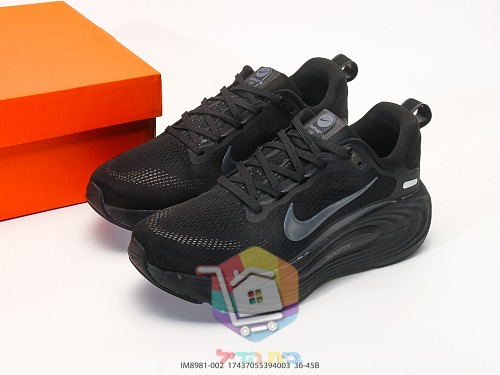 נעלי ריצה Nike בשלושה גוונים 1