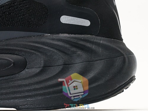 נעלי ריצה Nike בשלושה גוונים 3
