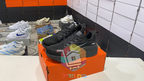 נעלי ריצה Nike בשלושה גוונים 10