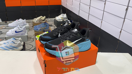 נעלי ריצה Nike בשלושה גוונים 30