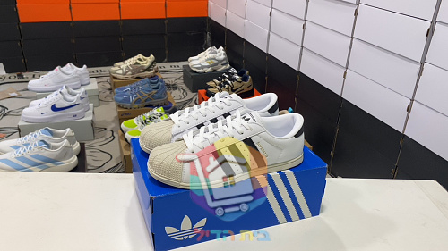 נעלי adidas Superstar Lo Pro בארבעה גוונים 20