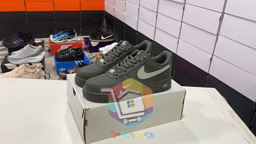 Baskets Nike Air Force 1 '07, olive foncé avec logo gris 9