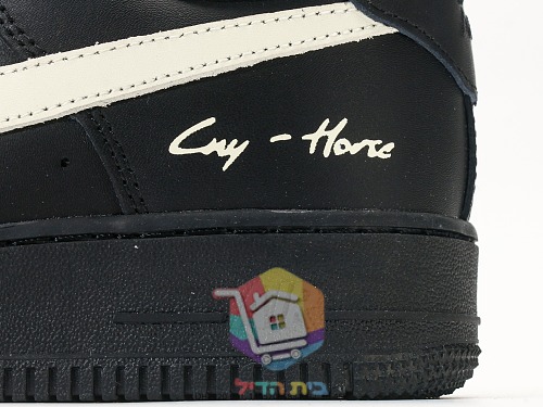נעלי Nike Air Force 1 Low שחור עם לוגו שמנת, תמונה 3