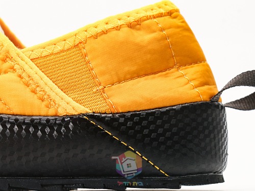 נעלי בית The North Face ThermoBall Traction Mule V צהוב, שחור או לילך, תמונה 4