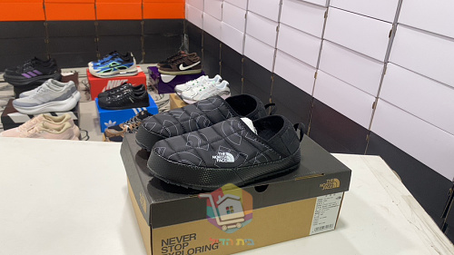 נעלי בית The North Face ThermoBall Traction Mule V צהוב, שחור או לילך, תמונה 20