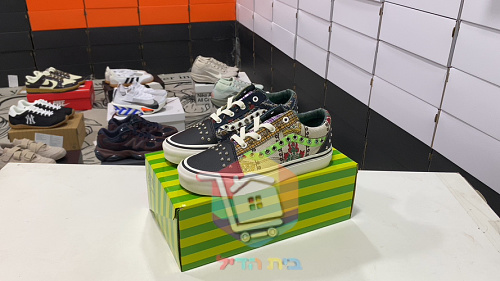 נעלי Vans Old Skool עם טלאים בדוגמת פרחים וניטים 1