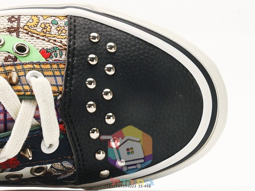 נעלי Vans Old Skool עם טלאים בדוגמת פרחים וניטים 2