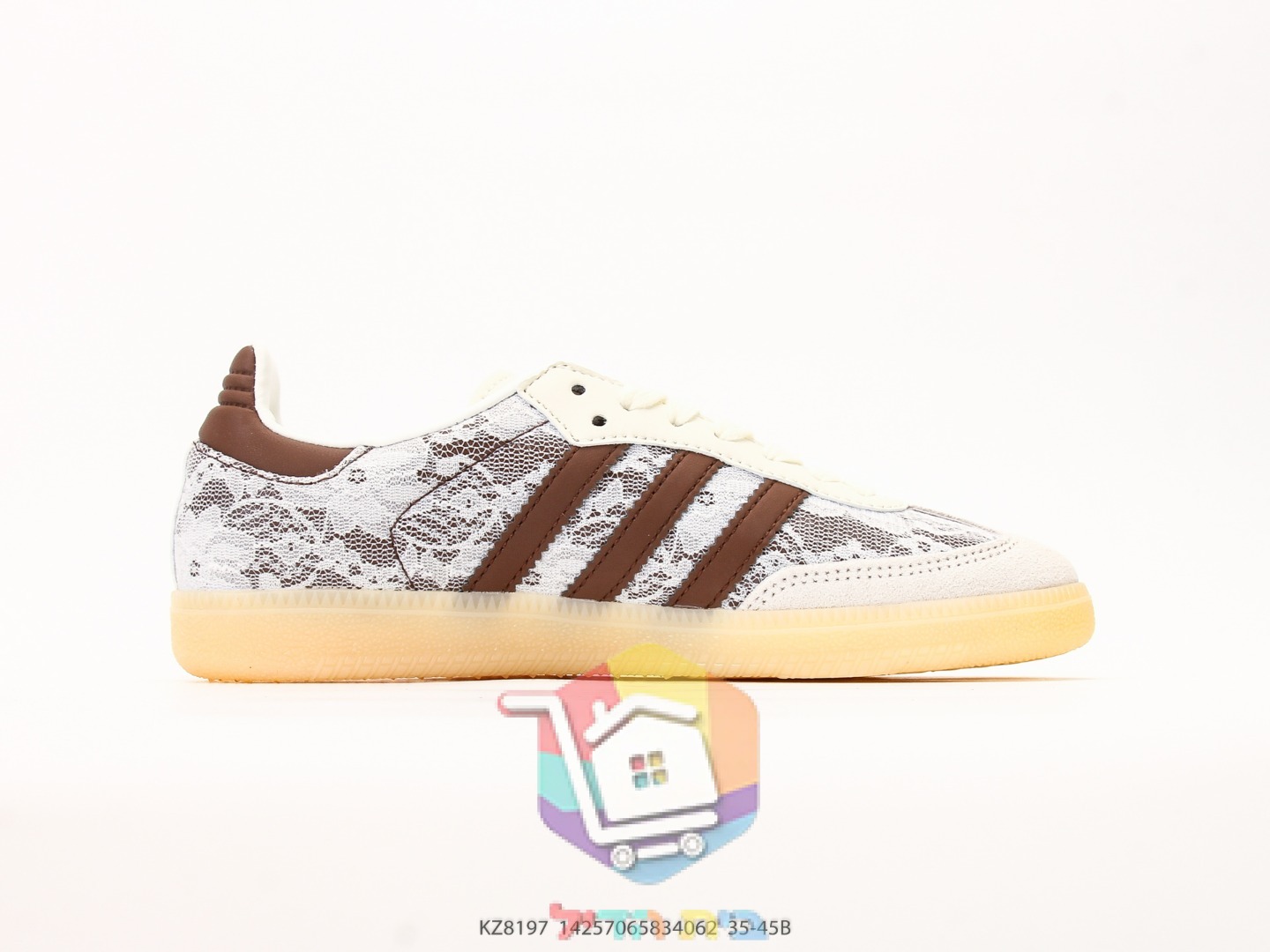 נעלי adidas בשני דגמים, Samba תחרה ורוד או חום ו-Superstar שחור