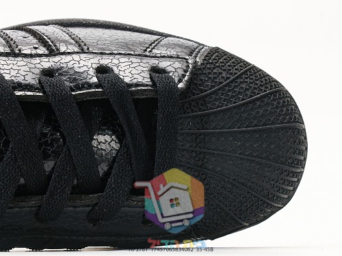 נעלי adidas בשני דגמים, Samba תחרה ורוד או חום ו-Superstar שחור 2