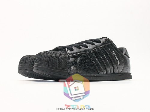 נעלי adidas בשני דגמים, Samba תחרה ורוד או חום ו-Superstar שחור 5
