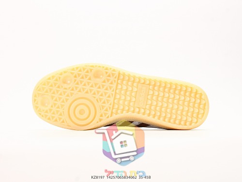 נעלי adidas בשני דגמים, Samba תחרה ורוד או חום ו-Superstar שחור 16