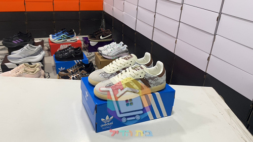 נעלי adidas בשני דגמים, Samba תחרה ורוד או חום ו-Superstar שחור 20
