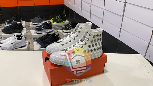 נעלי Converse Chuck Taylor All Star גבוהות מעור לבן עם ניטי לוגו Chrome Hearts, תמונה 9