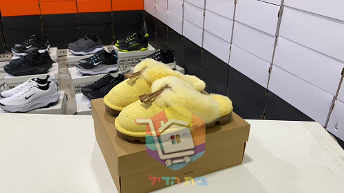 נעלי בית UGG Tasman Alpine עם צווארון פרווה וקשירת עור, ערמוני או צהוב, תמונה 11
