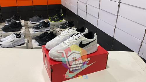 נעלי Nike Tanjun שחור או לבן, בארבעה גוונים, תמונה 39