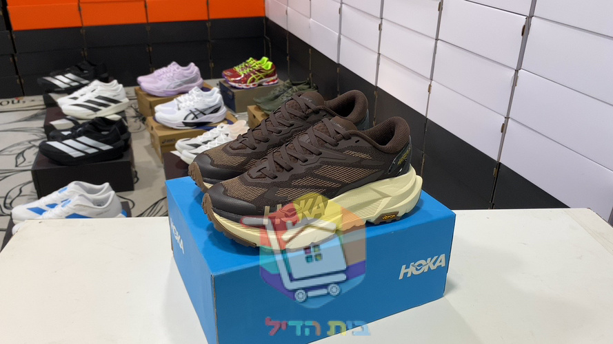 Trailschuhe HOKA in Braun und Creme
