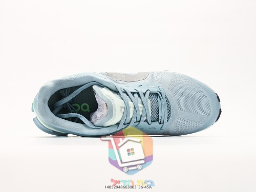 On Laufschuhe in Hellblau mit grünen Details 7