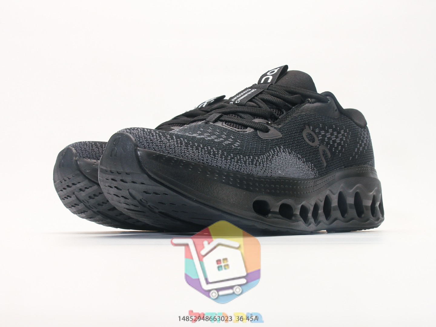 On Laufschuhe aus schwarzem Strick