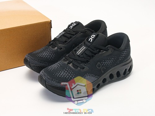 On Laufschuhe aus schwarzem Strick 2