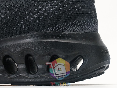 On Laufschuhe aus schwarzem Strick 4
