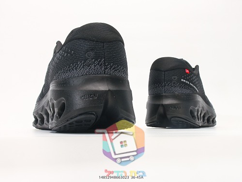 On Laufschuhe aus schwarzem Strick 5