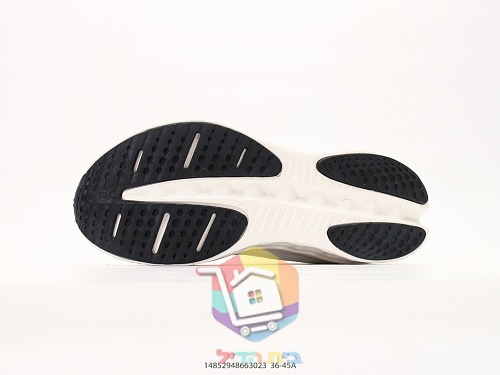 On Laufschuhe aus schwarzem Strick 16