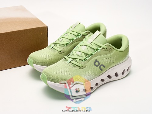 On Laufschuhe aus schwarzem Strick 30