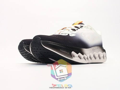 On Laufschuhe aus schwarzem Strick 44