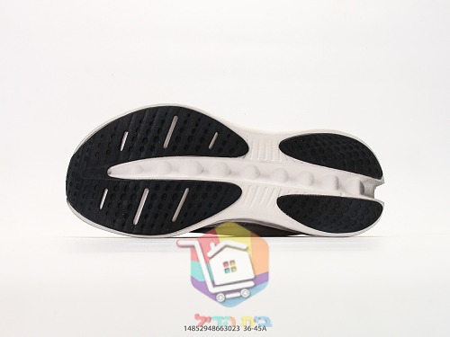 On Laufschuhe aus schwarzem Strick 45
