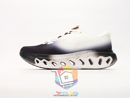 On Laufschuhe aus schwarzem Strick 48