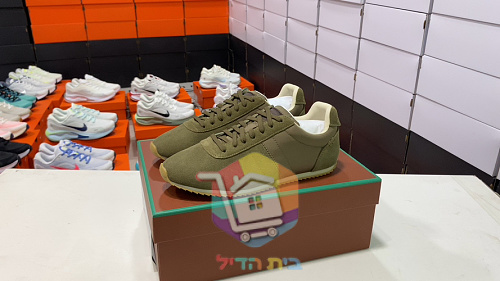 Retro-Sneaker aus Wildleder ohne Logo, mit Gummisohle 11