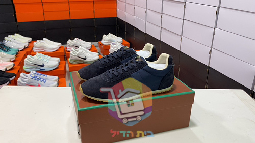 Retro-Sneaker aus Wildleder ohne Logo, mit Gummisohle 31