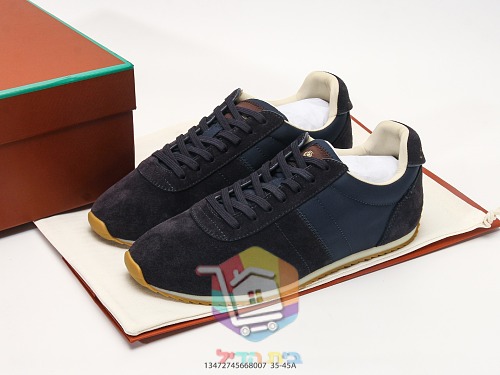 Retro-Sneaker aus Wildleder ohne Logo, mit Gummisohle 32