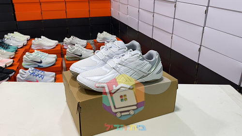 ASICS Retro-Sneaker in Weiß mit Gummisohle 9