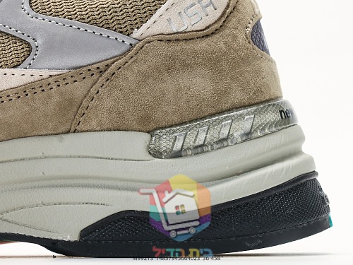 New Balance 992 in grauem Wildleder 3