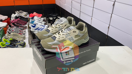 New Balance 992 in grauem Wildleder 10