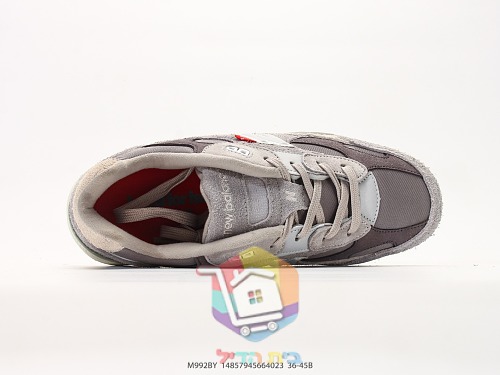 New Balance 992 in grauem Wildleder 11