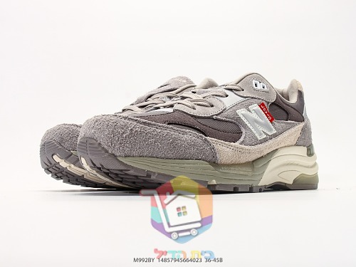 New Balance 992 in grauem Wildleder 17