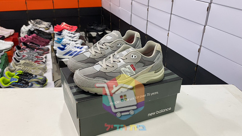 New Balance 992 in grauem Wildleder 20